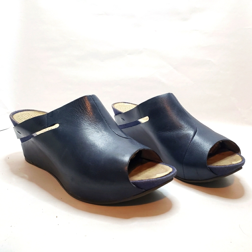 Tsubo Ovid Navy Womens Size 8.5 Slide Wedge Sandals